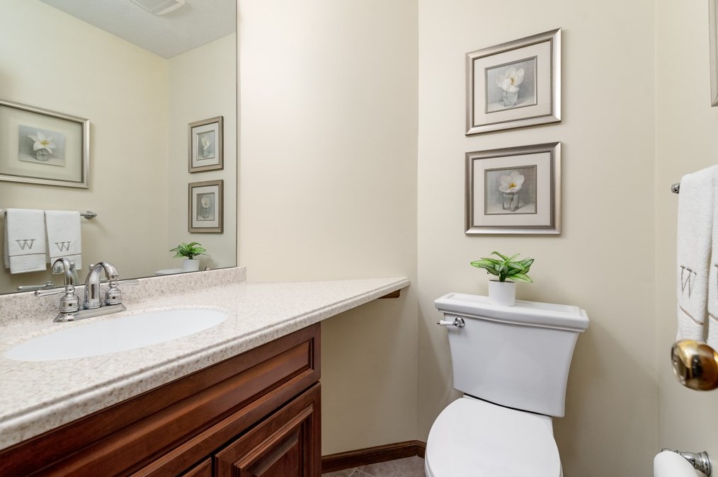 1615 Frst Rdg Dr, Pittsburgh PA 15221-4047 exterior