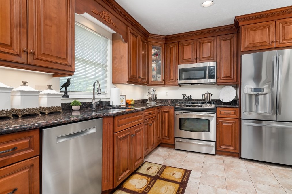 1615 Frst Rdg Dr, Pittsburgh PA 15221-4047 exterior