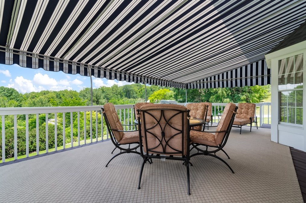 1615 Frst Rdg Dr, Pittsburgh PA 15221-4047 exterior