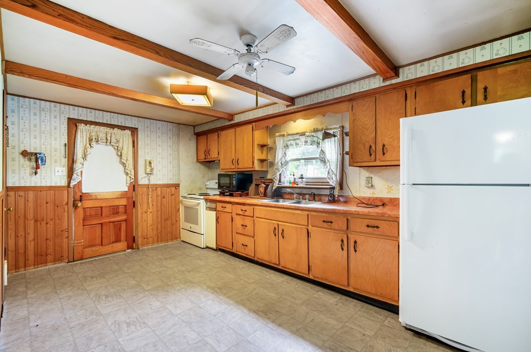1380 Hooker Rd, Karns City PA  16041-1512 exterior