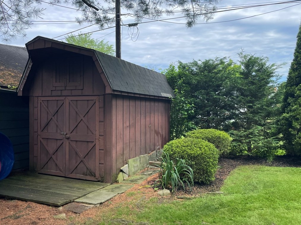 90 Chambers Ave, Greenville PA  16125-1771 exterior