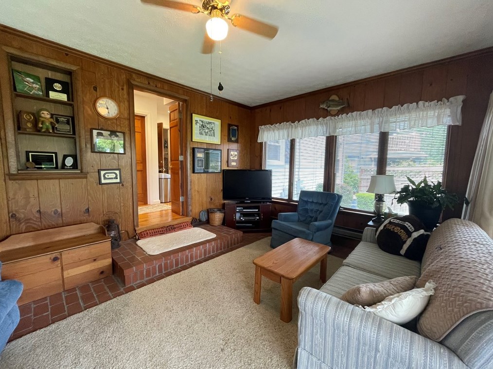 90 Chambers Ave, Greenville PA  16125-1771 exterior