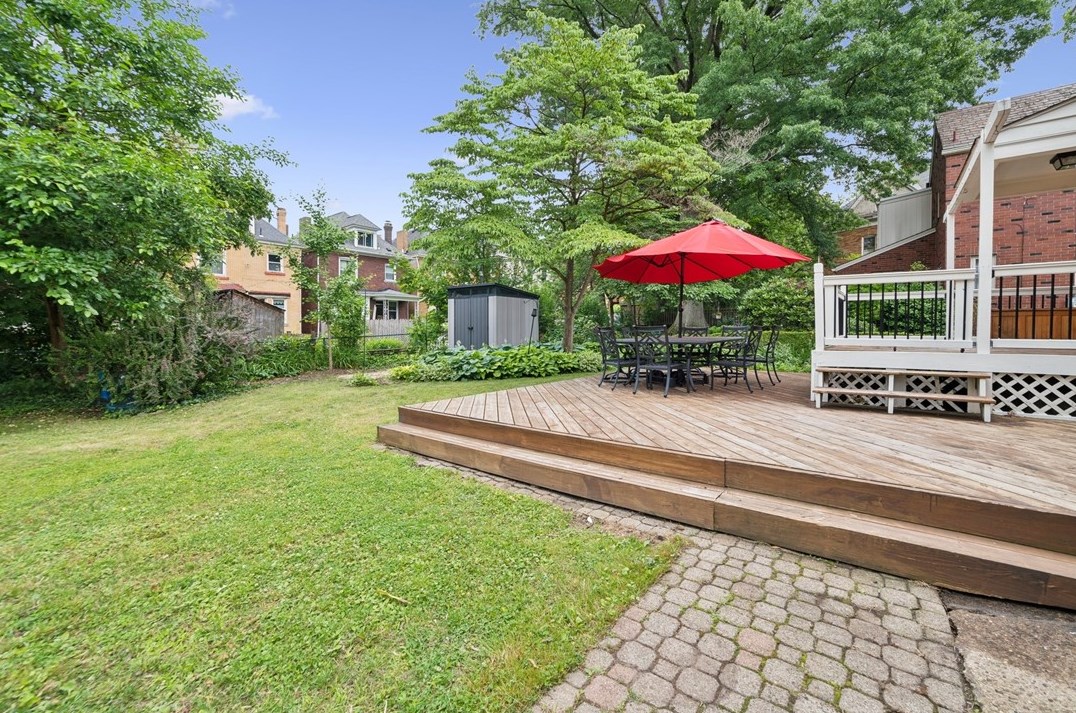 20 Love Pl, Pittsburgh PA 15218-1473 exterior