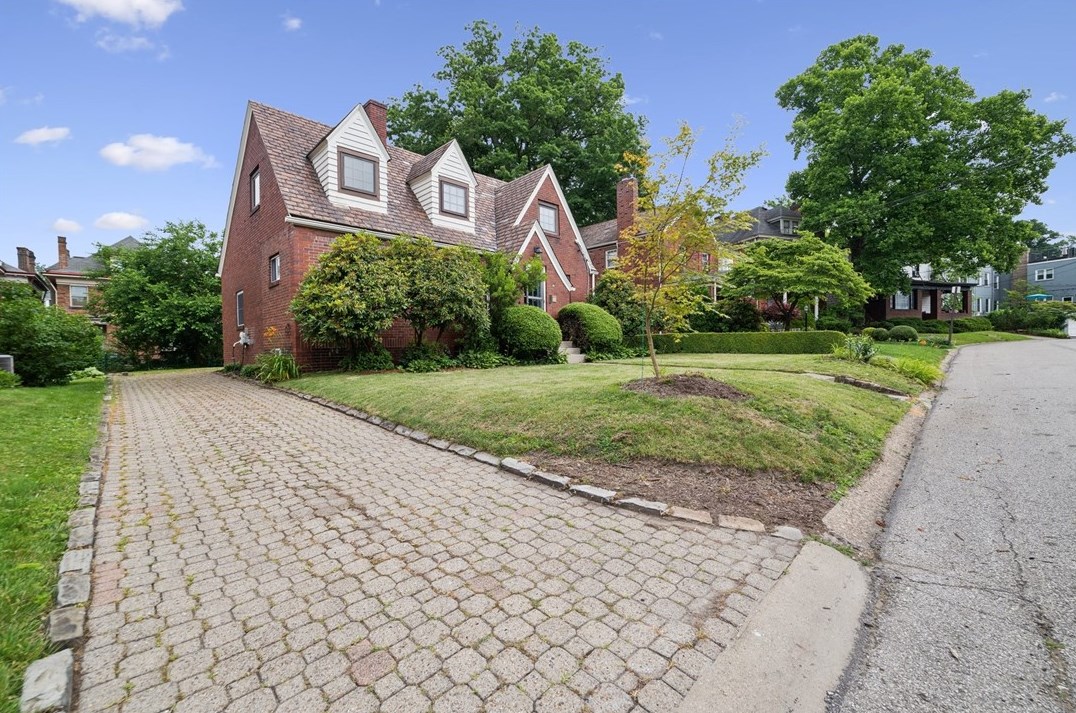 20 Love Pl, Pittsburgh PA 15218-1473 exterior