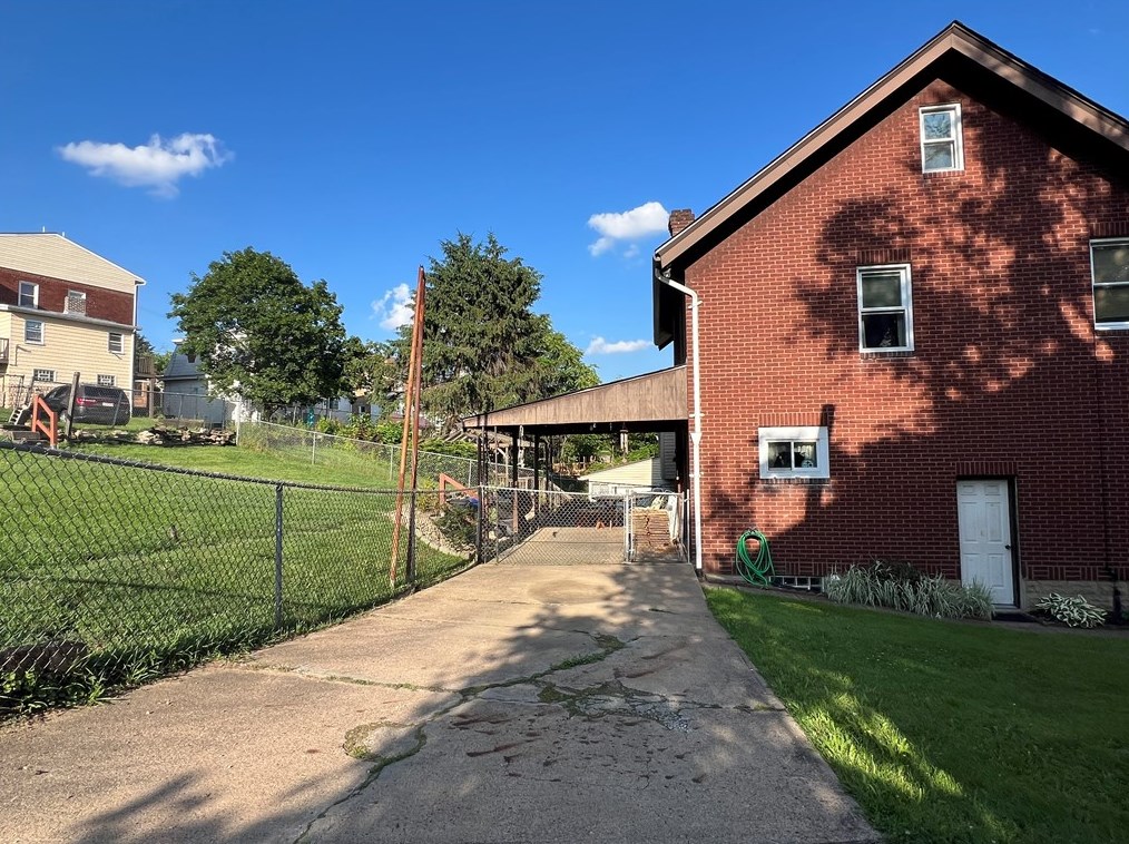 131 Woodford Ave, Pittsburgh, PA 15210-4163