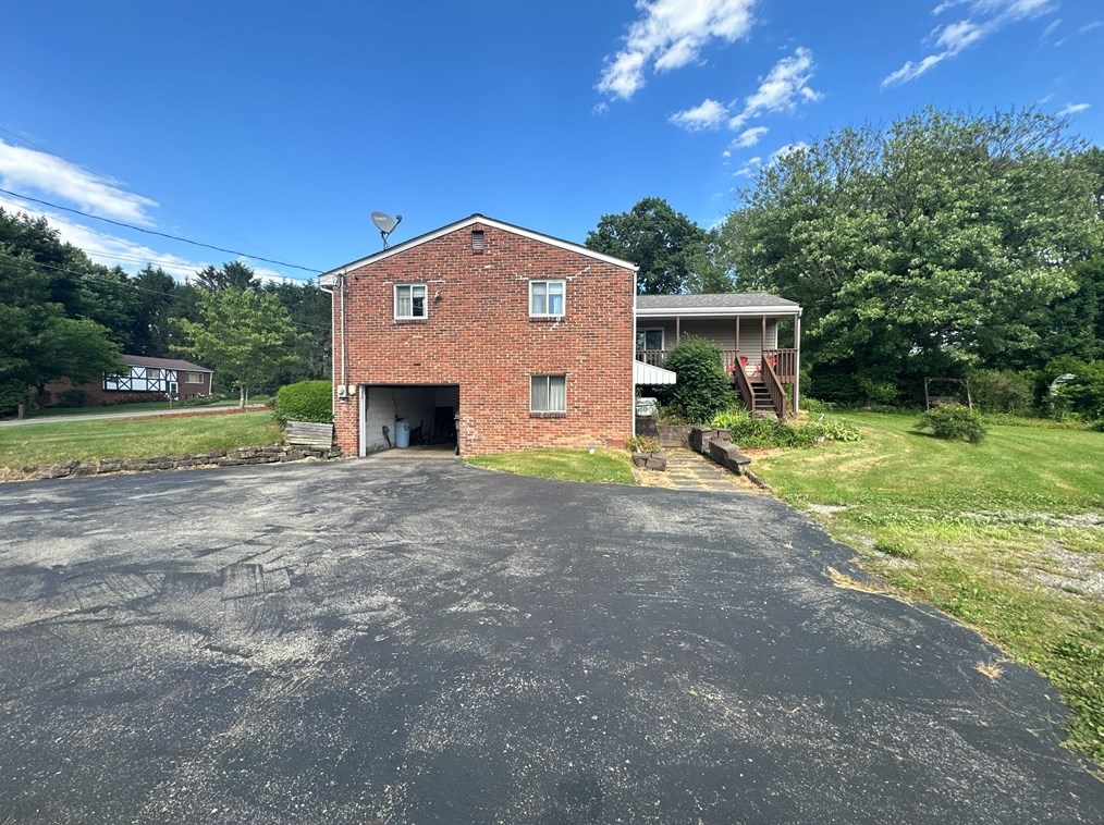 117 Tanglewood Dr, Valencia, PA 16059