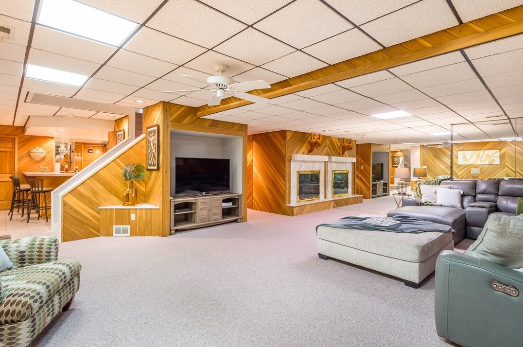 206 Lakeview Dr, Moon Twp PA 15108-9774 exterior