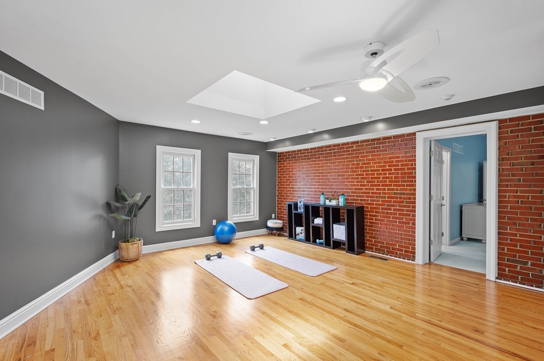 206 Lakeview Dr, Moon Twp PA 15108-9774 exterior