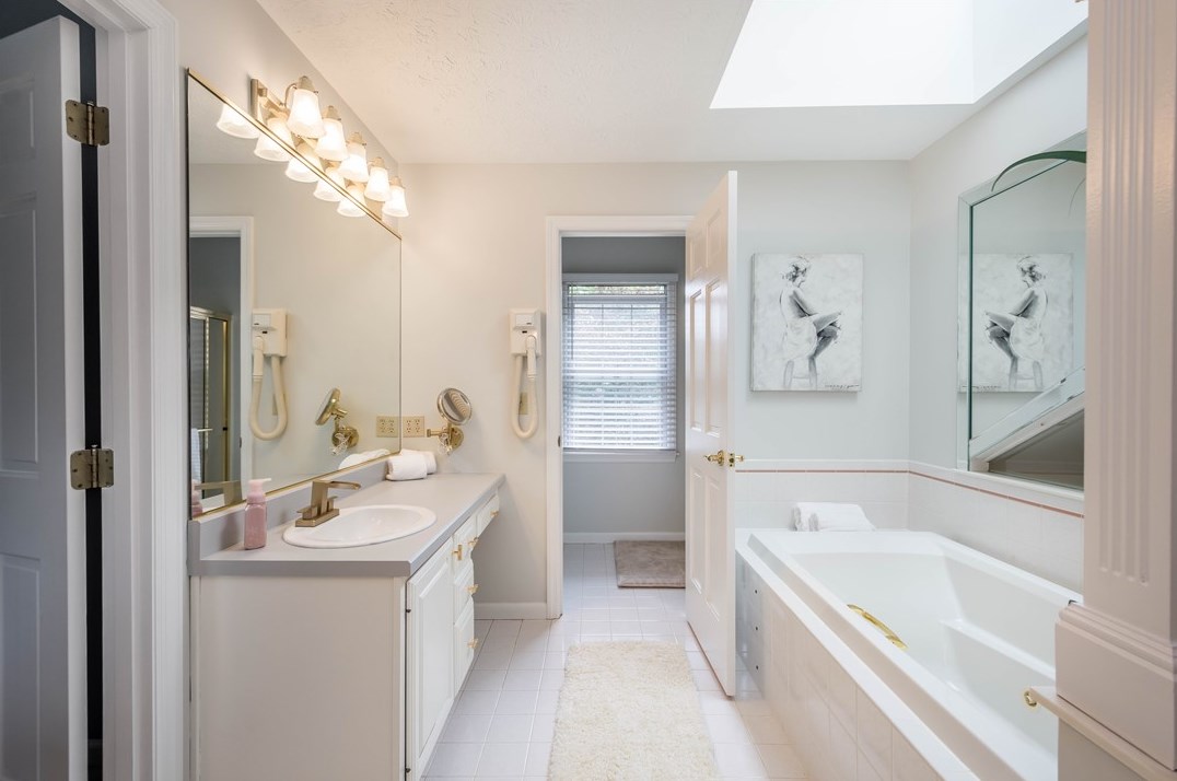 206 Lakeview Dr, Moon Twp PA 15108-9774 exterior