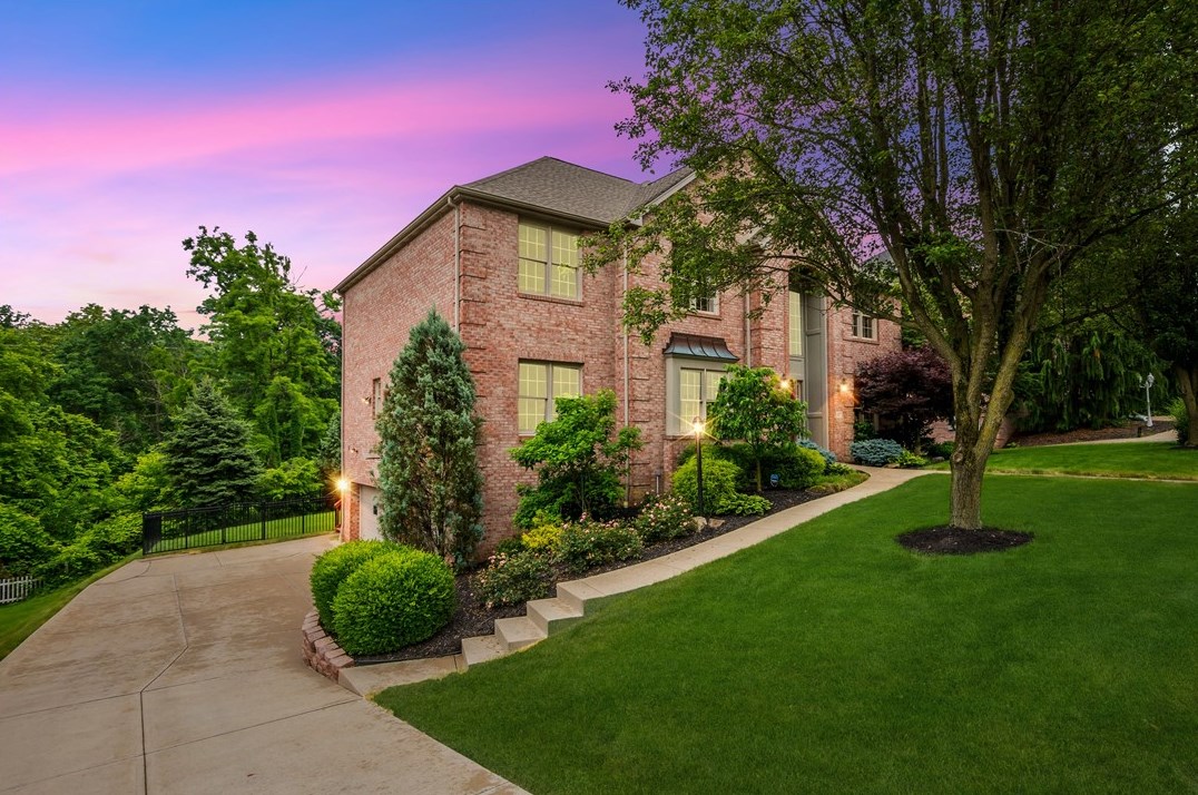 1077 Tall Trees Dr, Pittsburgh, PA 15241-3537
