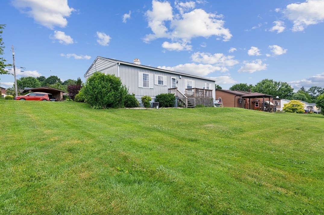 50 Hemlock Dr, Latrobe PA  15650-2748 exterior