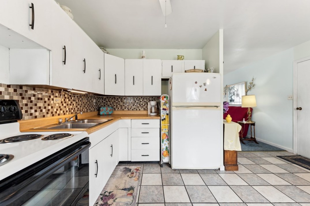 50 Hemlock Dr, Latrobe PA  15650-2748 exterior