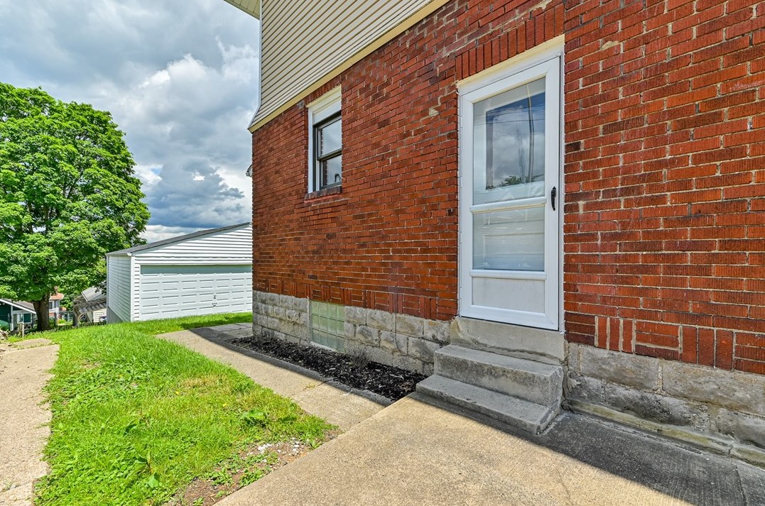 10 Amherst Ave, Pittsburgh PA 15229-1536 exterior