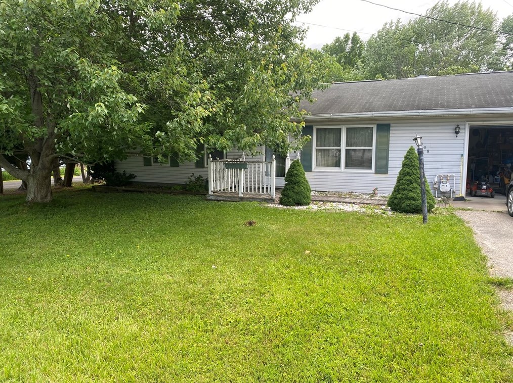 909 Brentwood Dr, Greenville, PA 16125-8859
