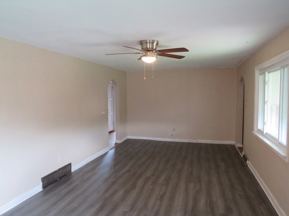 210 Sunny Dr, Pittsburgh PA  15236-2665 exterior