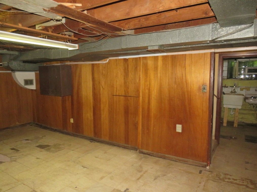 210 Sunny Dr, Pittsburgh PA  15236-2665 exterior