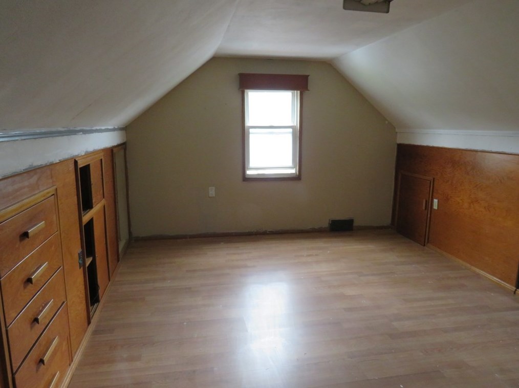 210 Sunny Dr, Pittsburgh PA  15236-2665 exterior