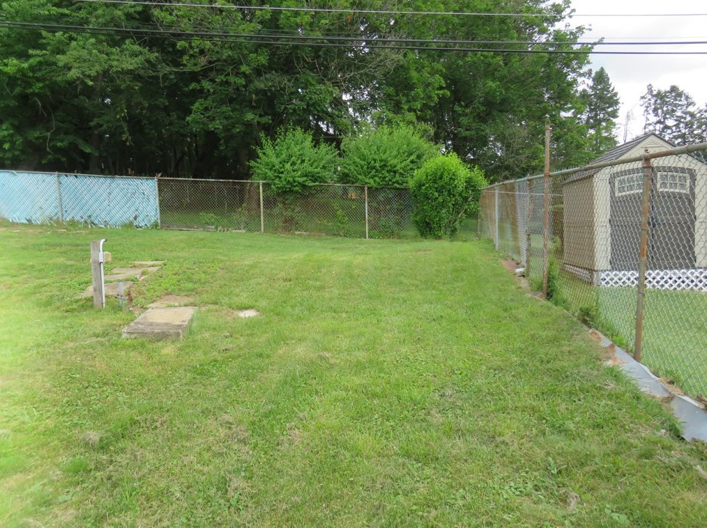 210 Sunny Dr, Pittsburgh PA  15236-2665 exterior
