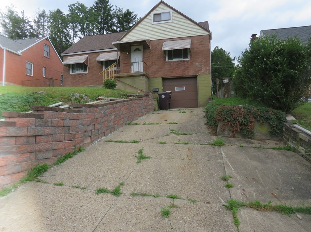 210 Sunny Dr, Pittsburgh PA  15236-2665 exterior