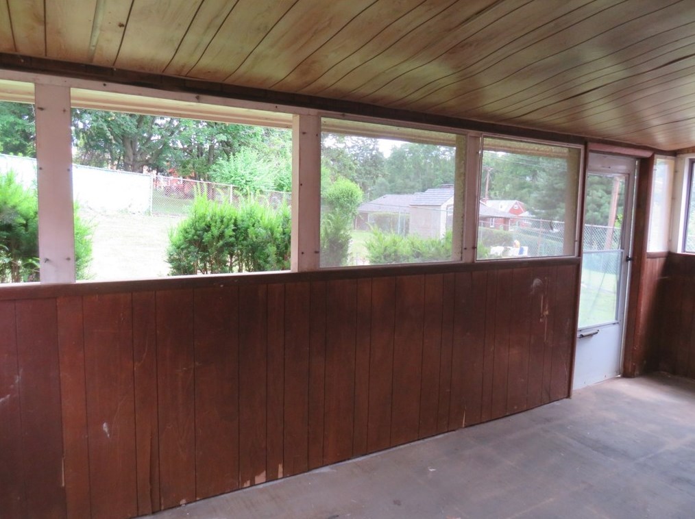 210 Sunny Dr, Pittsburgh PA  15236-2665 exterior