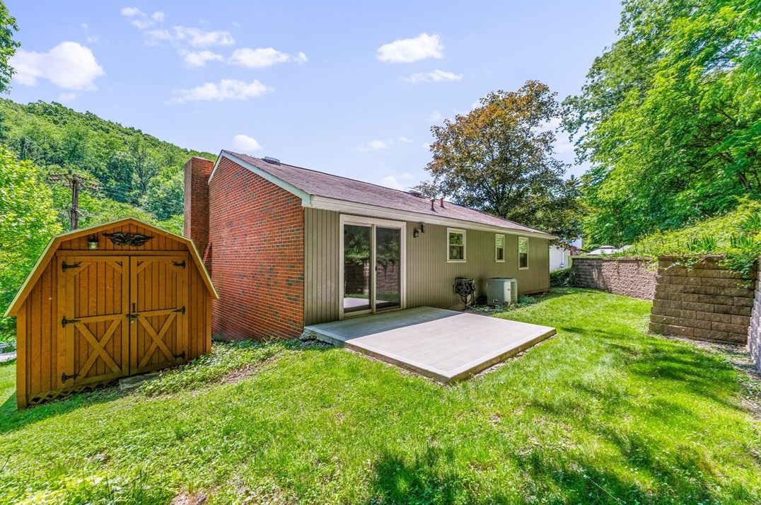 257 Sewickley Oakmont Rd, Pittsburgh PA 15237-1852 exterior