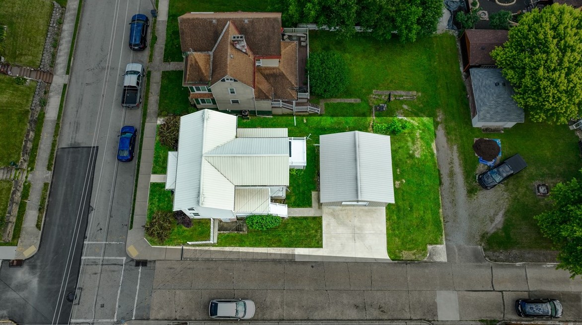 1002 Vine St, West Newton PA  15089-1445 exterior