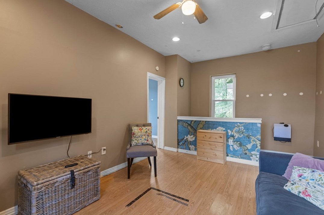 1606 Hiland Ave, Moon Twp PA 15108-2120 exterior