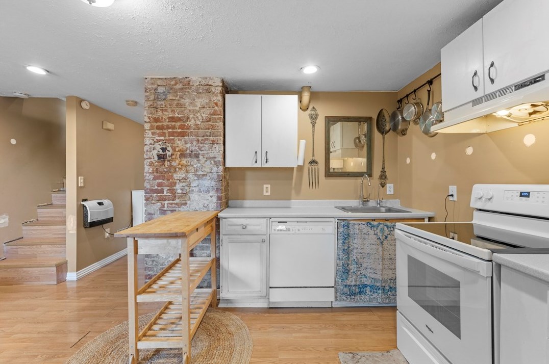 1606 Hiland Ave, Moon Twp PA 15108-2120 exterior