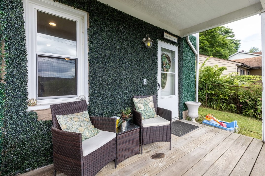 1606 Hiland Ave, Moon Twp PA 15108-2120 exterior