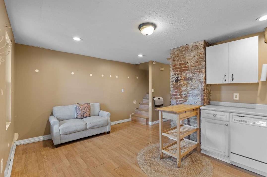 1606 Hiland Ave, Moon Twp PA 15108-2120 exterior