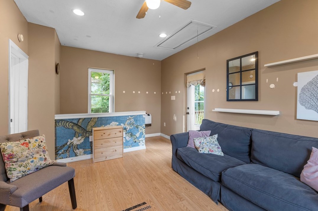 1606 Hiland Ave, Moon Twp PA 15108-2120 exterior