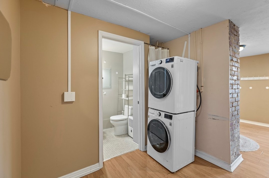 1606 Hiland Ave, Moon Twp PA 15108-2120 exterior