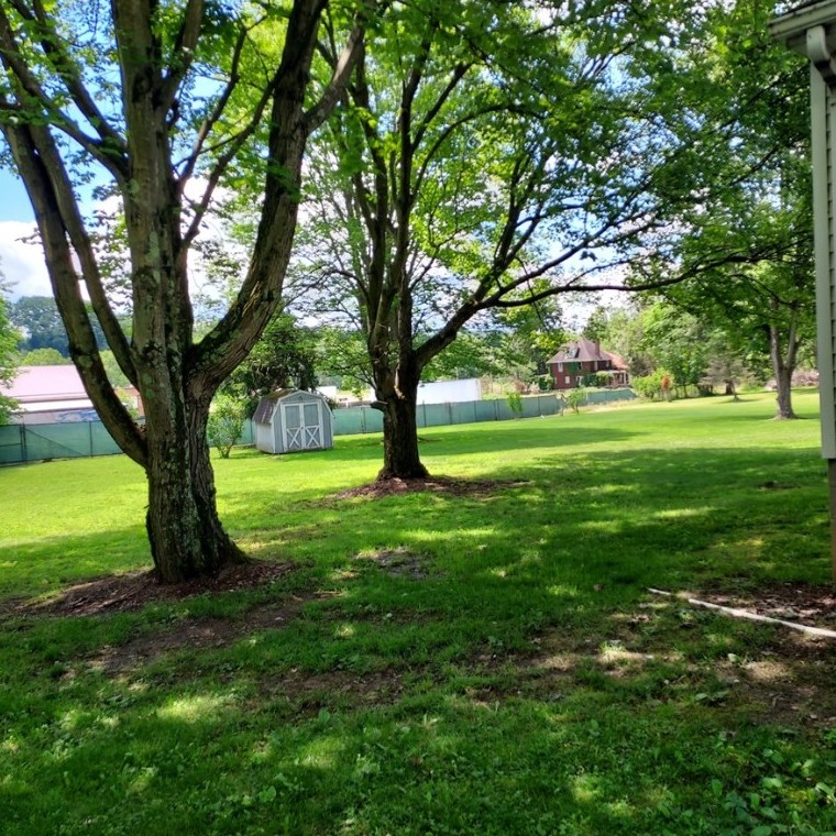 421 Division St, Hunker, PA 15639