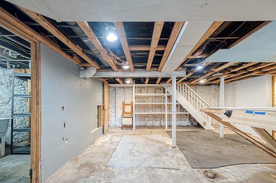 7222 Whipple St, Pittsburgh PA 15218-2053 exterior