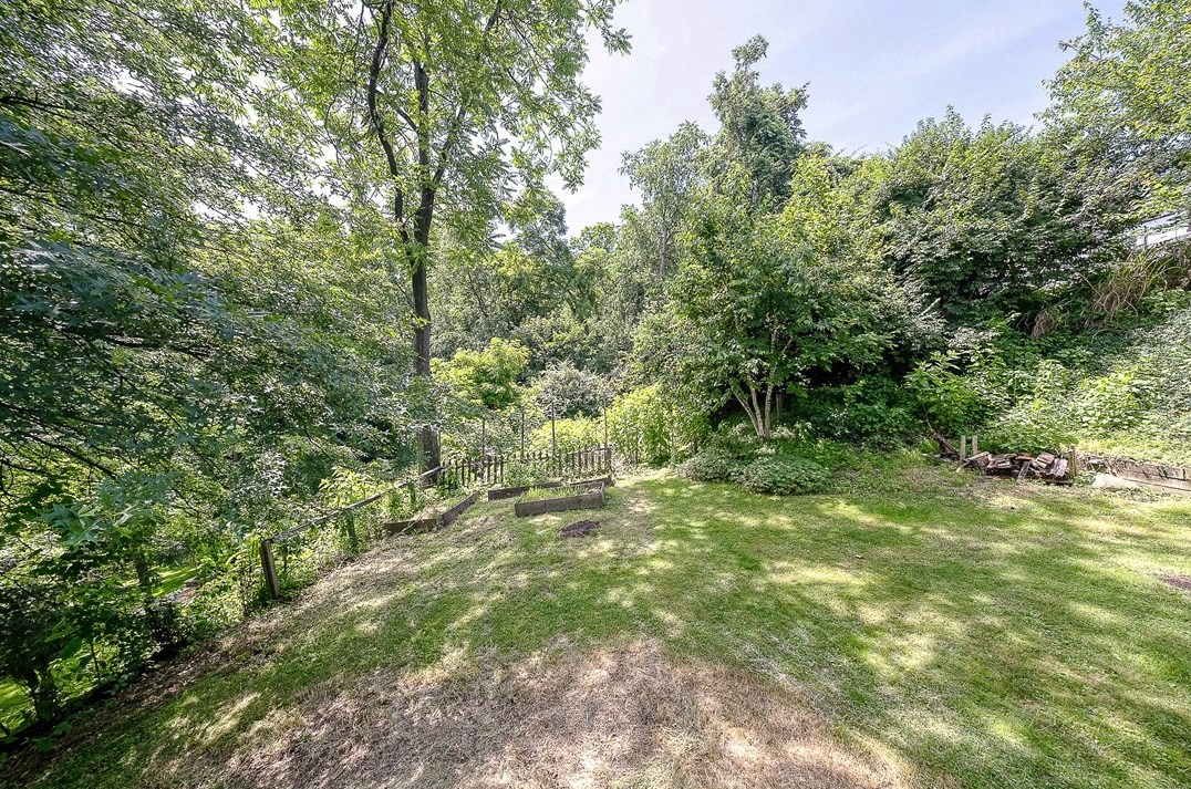 7222 Whipple St, Pittsburgh PA 15218-2053 exterior