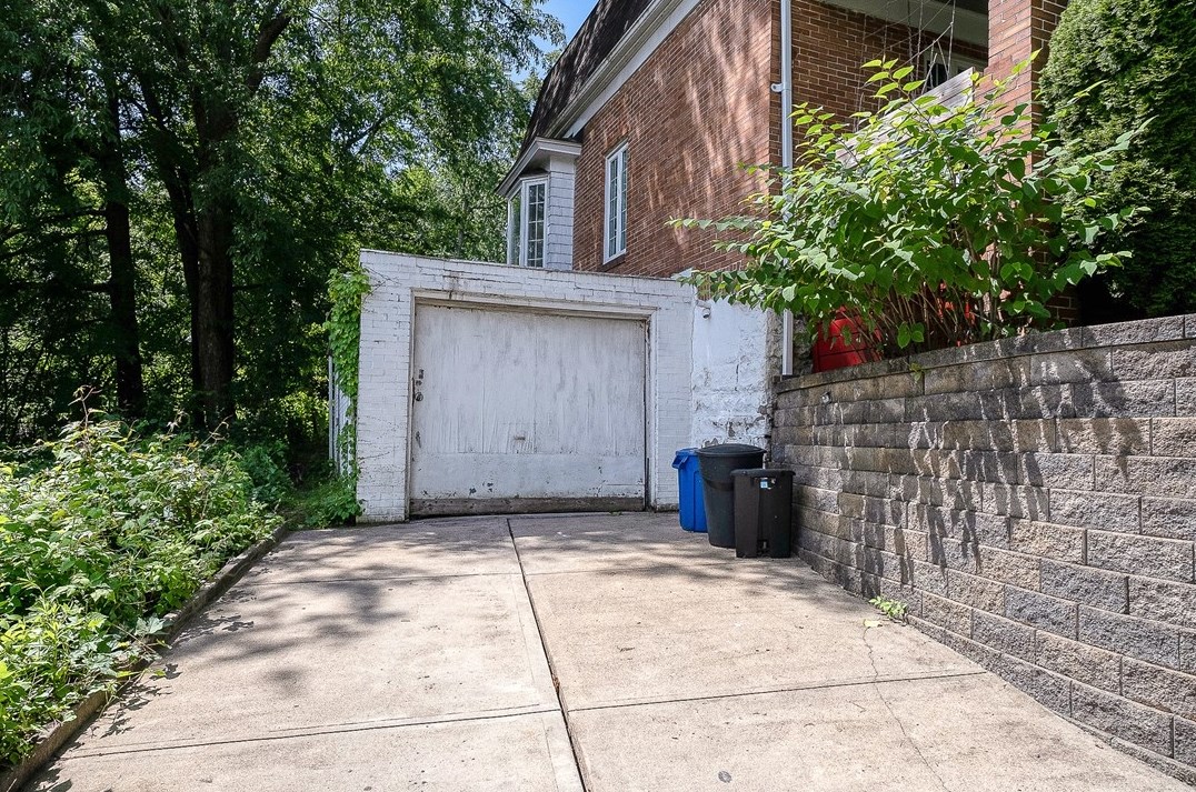 7222 Whipple St, Pittsburgh PA 15218-2053 exterior