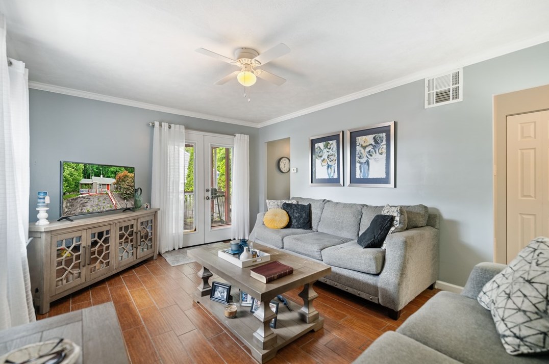 670 7th St, Beaver, PA 15009-1934