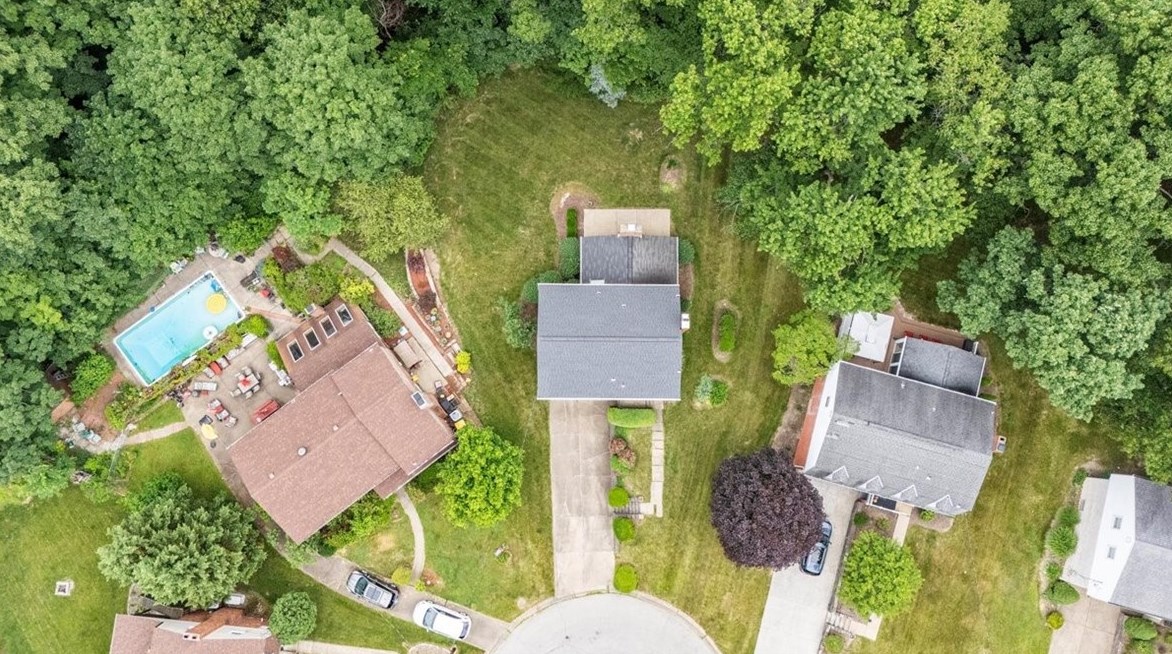 5675 Scenic View Dr, Bethel Park, PA 15102-2621