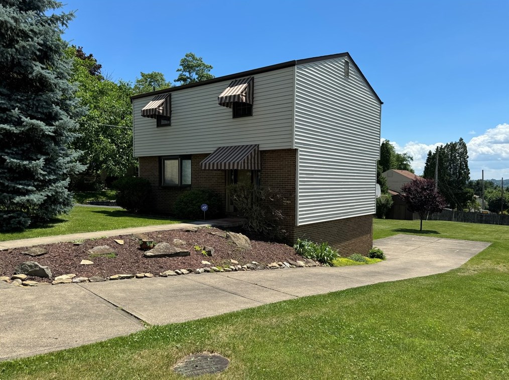 2106 Lonsdale St, Pittsburgh, PA 15212-1306