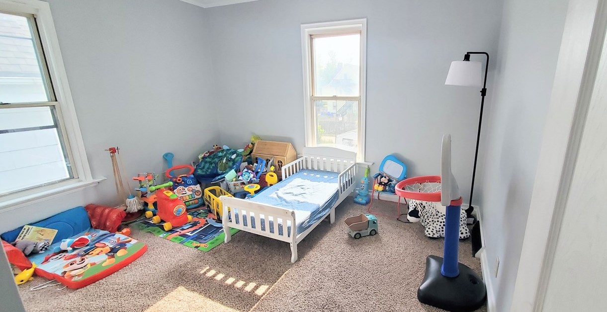 711 Carlisle St, New Castle PA 16101-2308 exterior