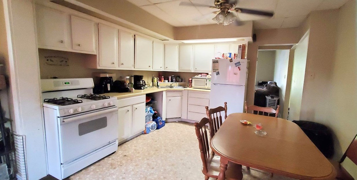 711 Carlisle St, New Castle PA 16101-2308 exterior