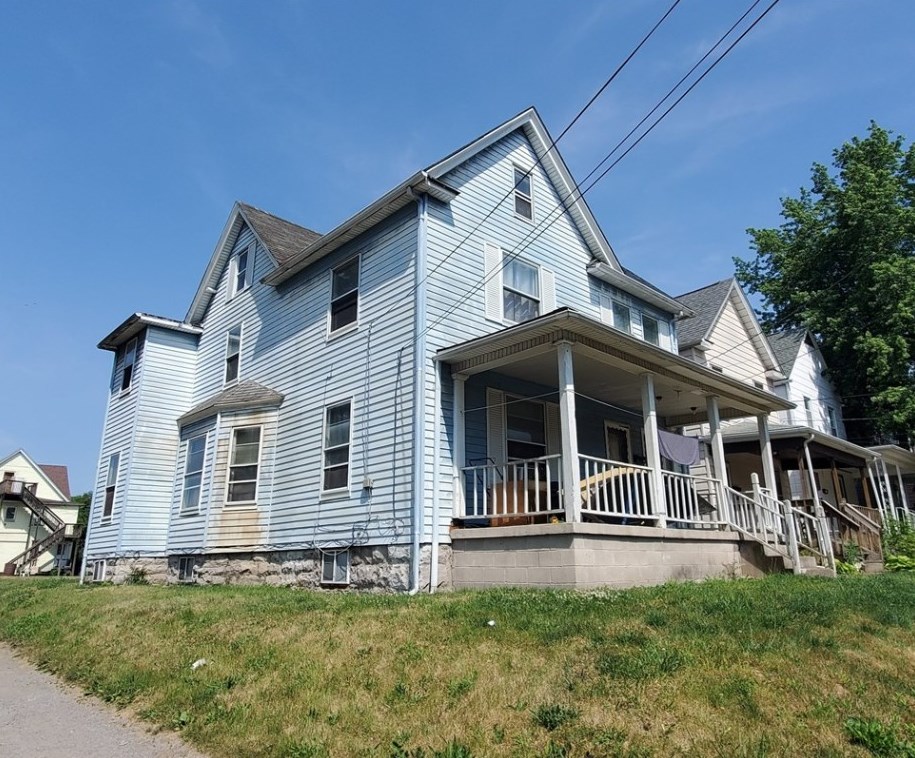 705 Carlisle St, New Castle PA 16101-2307 exterior