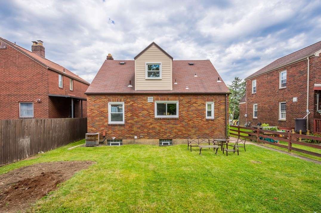 1006 Romine Ave, Mckeesport PA  15133-3886 exterior