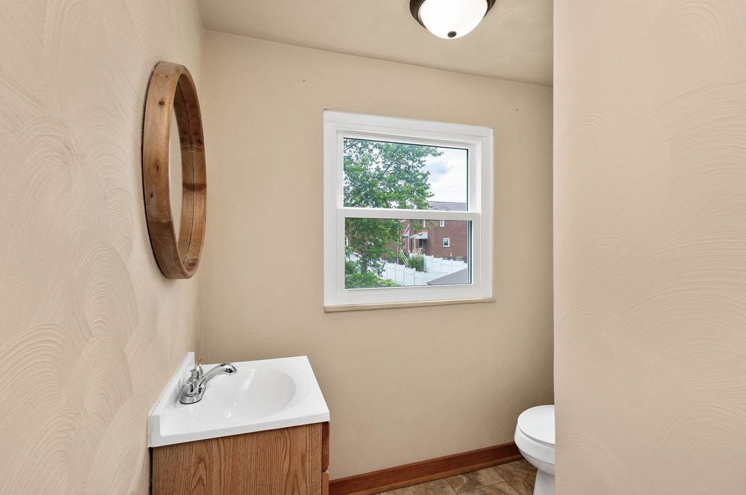 1006 Romine Ave, Mckeesport PA  15133-3886 exterior