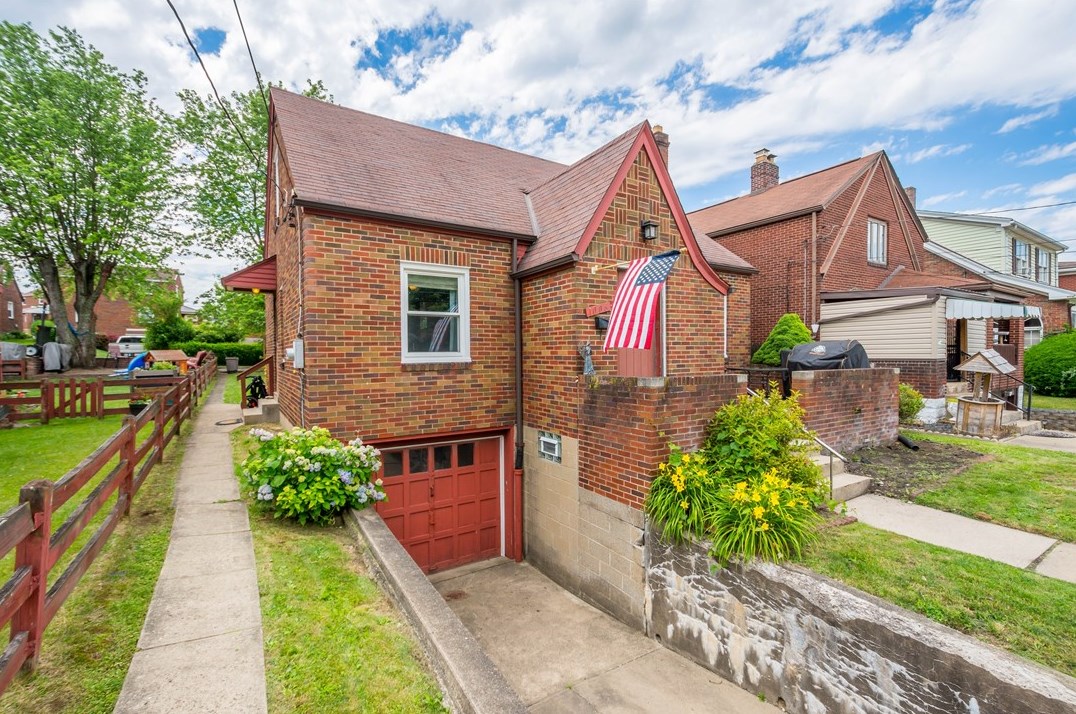 1006 Romine Ave, Mckeesport, PA 15133-3886