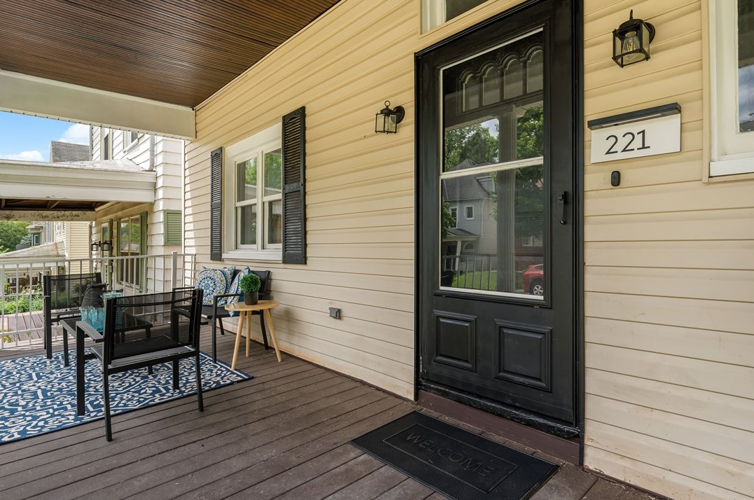 221 Harrison Ave, Pittsburgh, PA 15202-2317