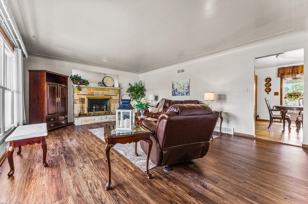 3933 Mitchell Rd, New Castle, PA 16105-2983