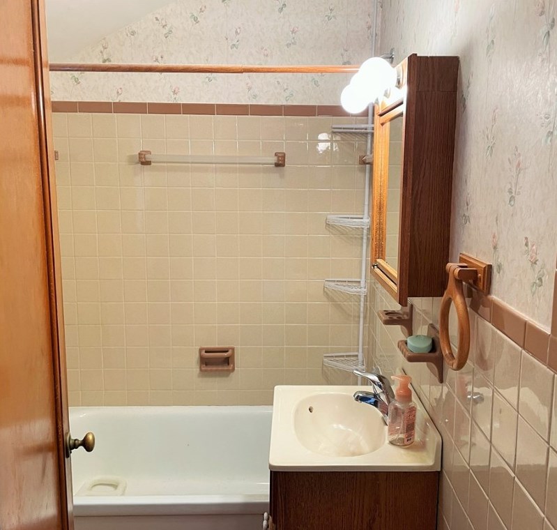 331 Caperton St, Pittsburgh PA 15210-3223 exterior