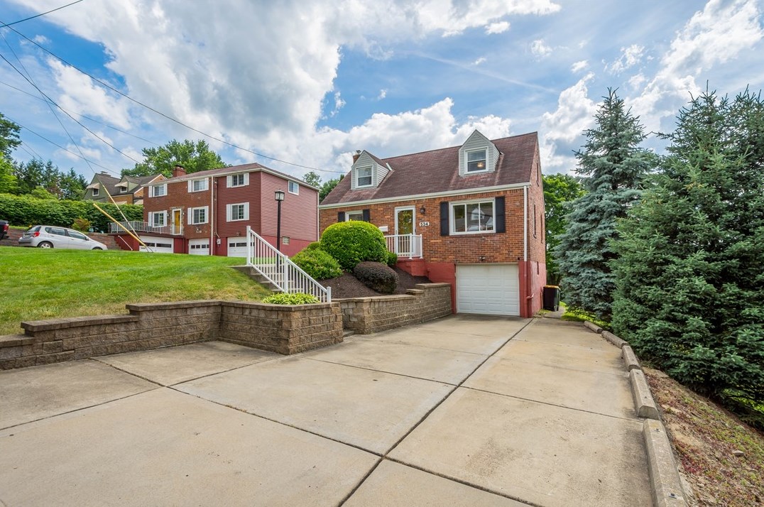 534 Rolling Green Dr, Bethel Park, PA 15102-3708