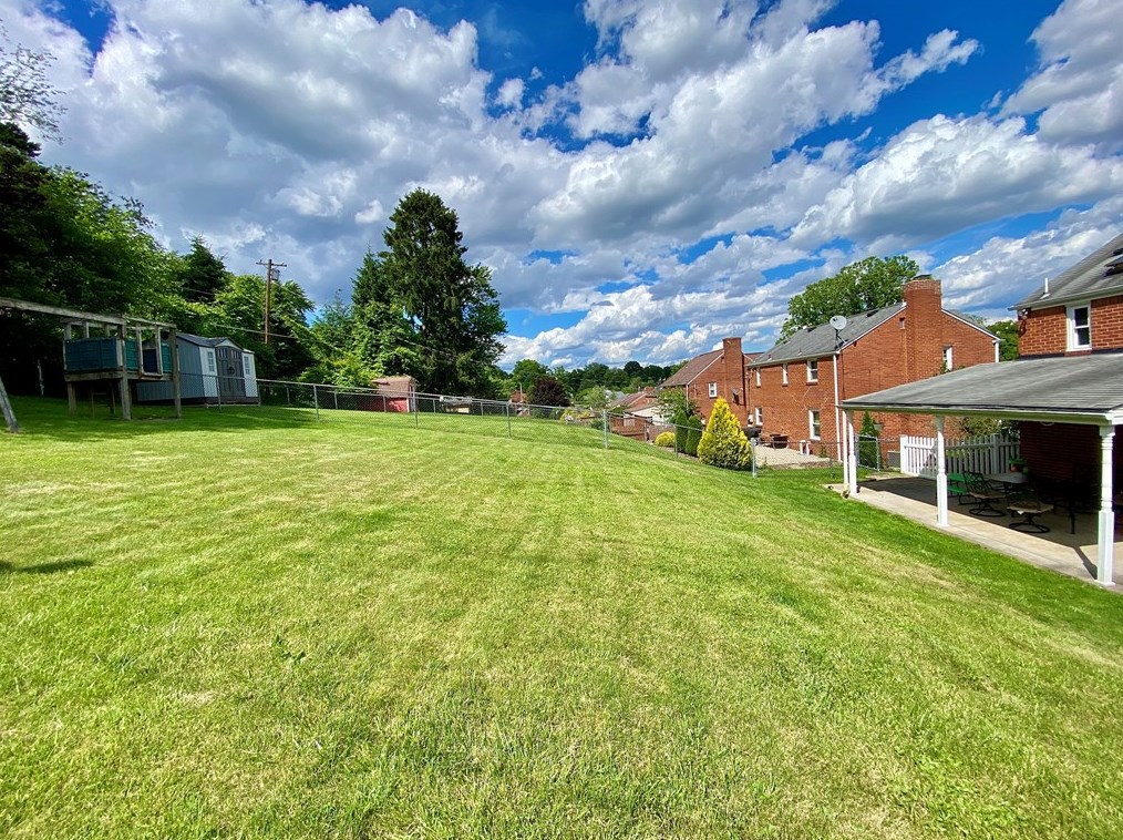 5310 Spring Valley Dr, Pittsburgh, PA 15236